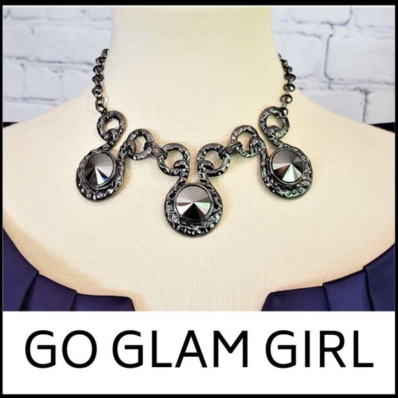 Glam Girl Fashion Jewelry - NWT Dark Gray Crystal Statement Necklace 18"
